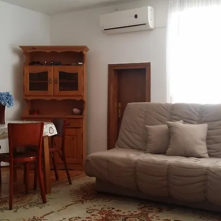 Njivice Apartament *